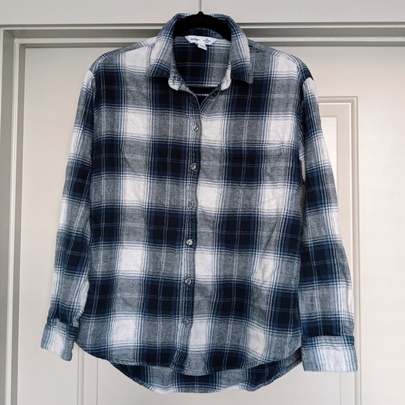 Old Navy Tops - Old Navy "The Boyfriend" blue & white flannel shirt